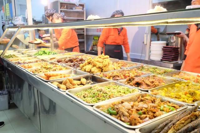 宁波的浙江万里学院有个网红食堂，进来随意感受一下
