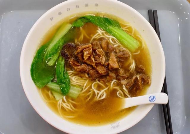 宁波的浙江万里学院有个网红食堂，进来随意感受一下