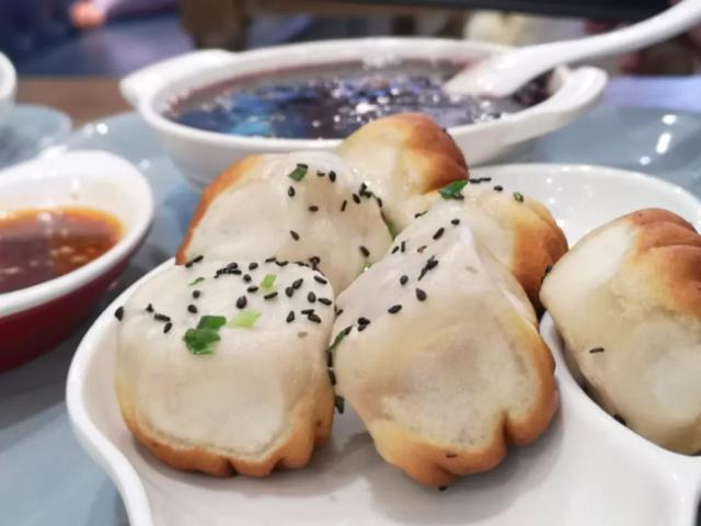 宁波的浙江万里学院有个网红食堂，进来随意感受一下